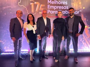 Tricampeã do GPTW, Senior Sistemas recebe troféu Destaque Saúde Emocional, prêmio nacional de promoção à saúde dos colaboradores no ambiente de trabalho