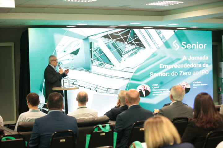 Jorge Cenci apresenta a história da Senior durante o Conexão C-level SC